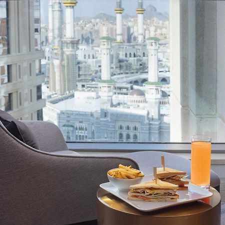 Jumeirah Jabal Omar Makkah Mecca Ngoại thất bức ảnh A view of the Grand Mosque from the hotel