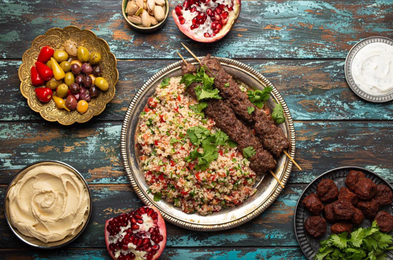 Jumeirah Jabal Omar Makkah Mecca Ngoại thất bức ảnh A selection of Middle Eastern cuisine