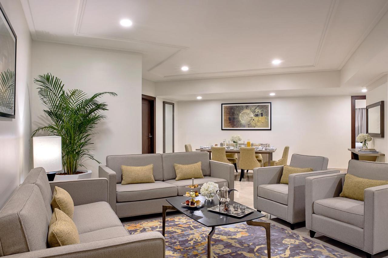 Jumeirah Jabal Omar Makkah Mecca Ngoại thất bức ảnh A living room in a suite at the Taj Mahal Palace, Mumbai
