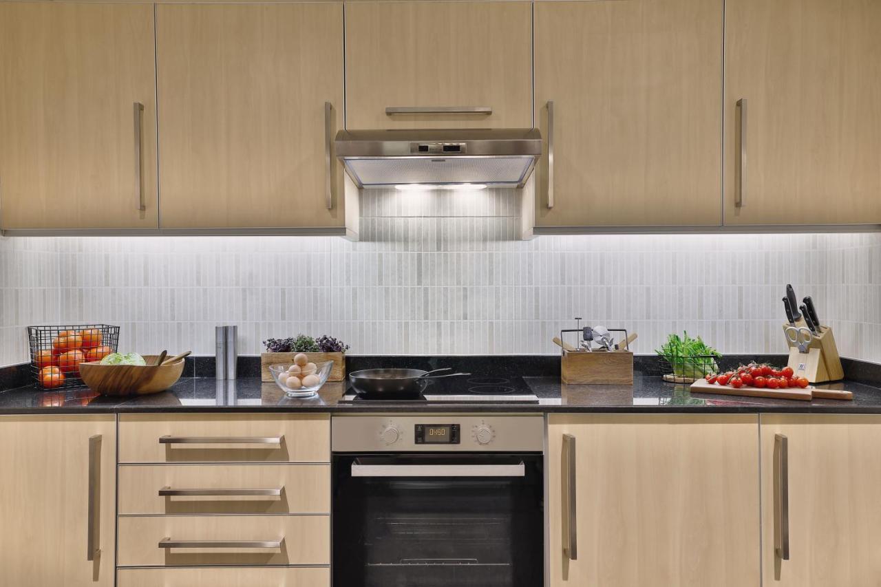 Jumeirah Jabal Omar Makkah Mecca Ngoại thất bức ảnh A kitchen with under-cabinet lighting