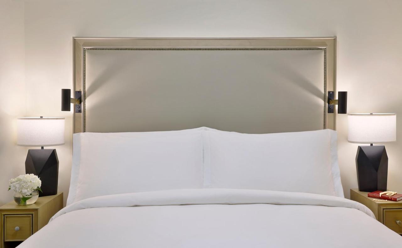 Jumeirah Jabal Omar Makkah Mecca Ngoại thất bức ảnh A bed with a headboard