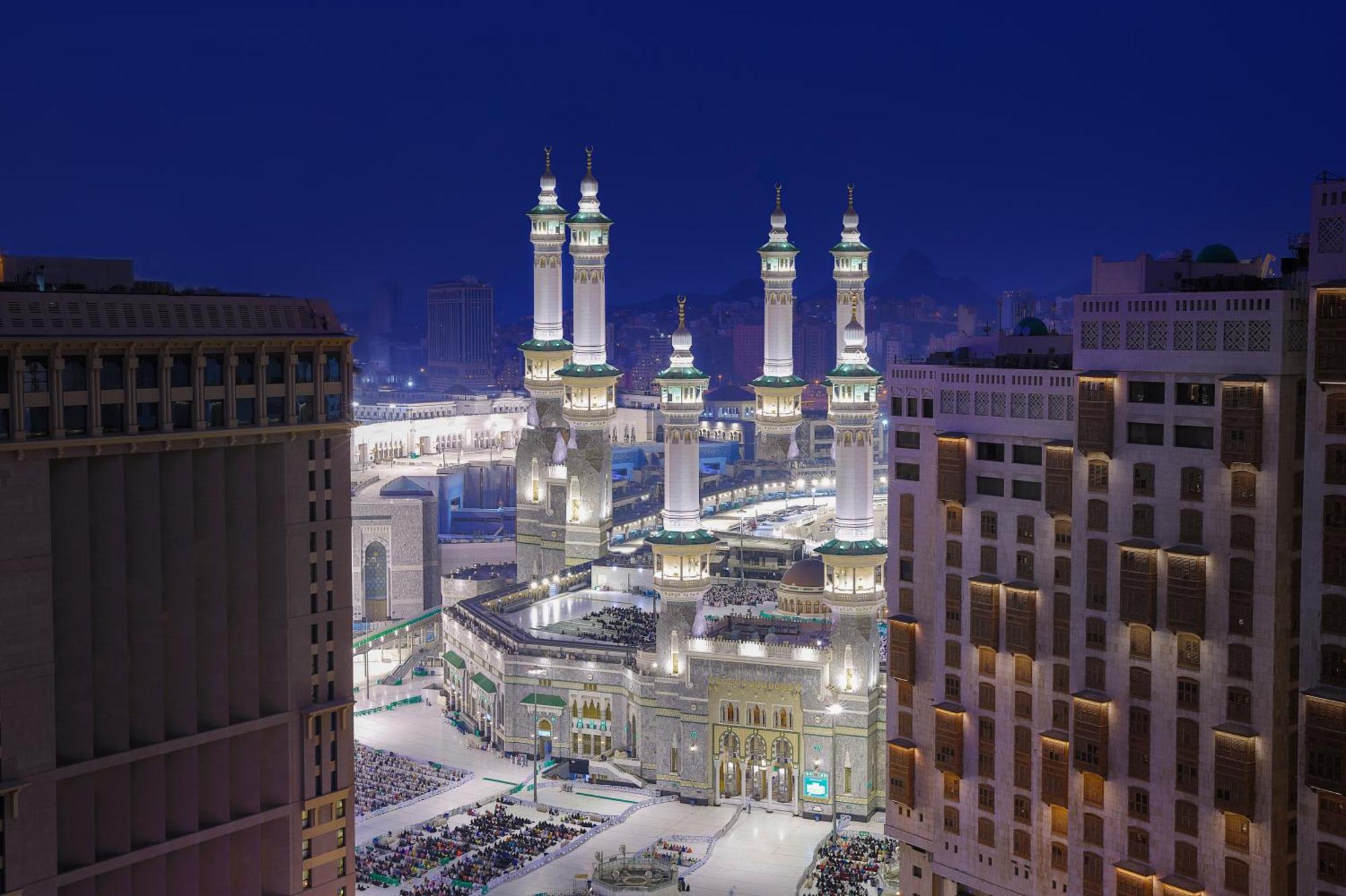 Jumeirah Jabal Omar Makkah Mecca Ngoại thất bức ảnh The Quba Mosque at night